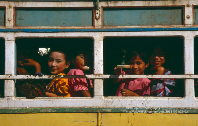 Ảnh đặc sắc về thành phố đông dân thứ hai Myanmar năm 1992 - Hình 7 Anh dac sac ve thanh pho dong dan thu hai Myanmar nam 1992-Hinh-7