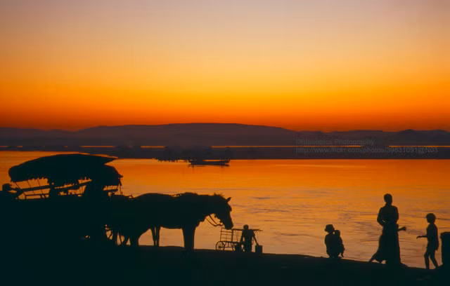Anh dac sac ve thanh pho dong dan thu hai Myanmar nam 1992-Hinh-13