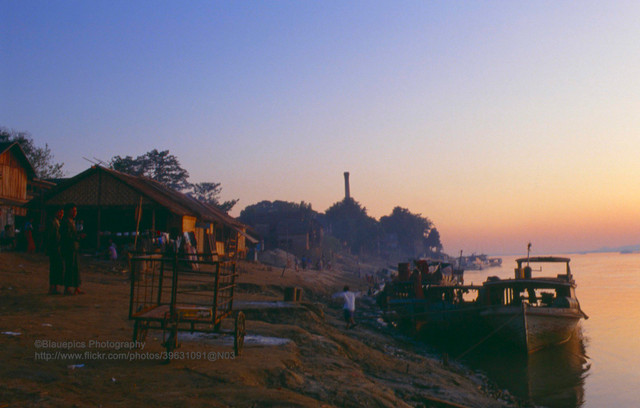 Ảnh đặc sắc về thành phố đông dân thứ hai Myanmar năm 1992 - Hình 10 Anh dac sac ve thanh pho dong dan thu hai Myanmar nam 1992-Hinh-10