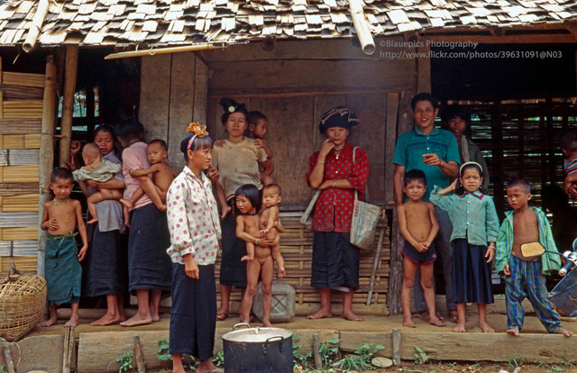 Loạt ảnh hiếm về Lai Châu năm 1998 qua ống kính du khách Đức - Hình 5 Loat anh hiem ve Lai Chau nam 1998 qua ong kinh du khach Duc-Hinh-5