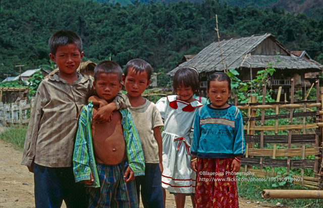 Loạt ảnh hiếm về Lai Châu năm 1998 qua ống kính du khách Đức - Hình 4 Loat anh hiem ve Lai Chau nam 1998 qua ong kinh du khach Duc-Hinh-4