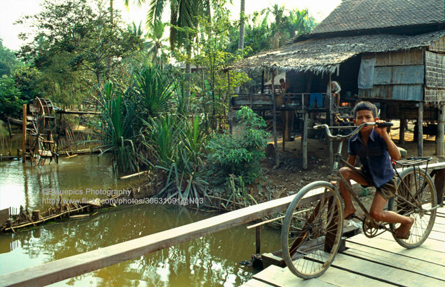 Cuộc sống trên biển hồ ở Campuchia năm 1993 - Hình 8 Cuoc song tren bien ho o Campuchia nam 1993-Hinh-8