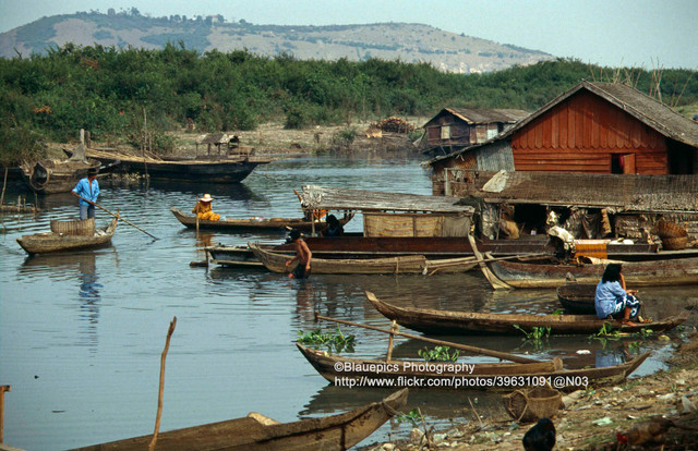 Cuộc sống trên biển hồ ở Campuchia năm 1993 - Hình 3 Cuoc song tren bien ho o Campuchia nam 1993-Hinh-3