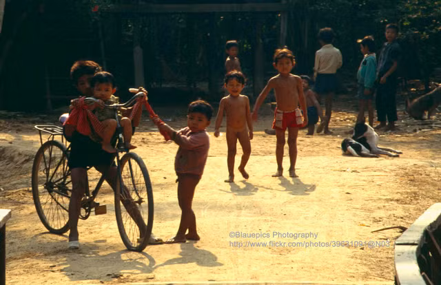 Cuoc song tren bien ho o Campuchia nam 1993-Hinh-9