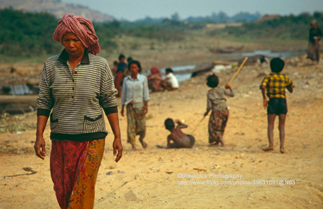 Cuộc sống trên biển hồ ở Campuchia năm 1993 - Hình 4 Cuoc song tren bien ho o Campuchia nam 1993-Hinh-4