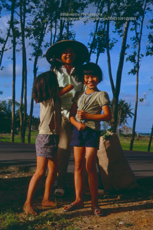 Loạt ảnh ghi lại hành trình từ Nha Trang đi Huế năm 1993 của khách Tây - Hình 13 Loat anh ghi lai hanh trinh tu Nha Trang di Hue nam 1993 cua khach Tay-Hinh-13