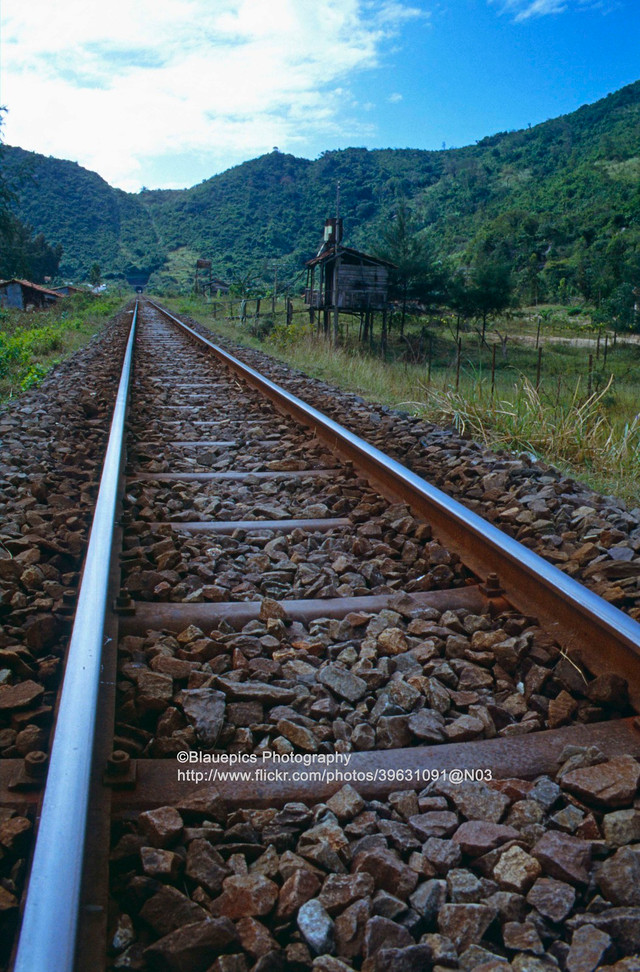 Loạt ảnh ghi lại hành trình từ Nha Trang đi Huế năm 1993 của khách Tây - Hình 5 Loat anh ghi lai hanh trinh tu Nha Trang di Hue nam 1993 cua khach Tay-Hinh-5