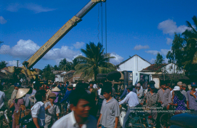 Loạt ảnh ghi lại hành trình từ Nha Trang đi Huế năm 1993 của khách Tây - Hình 7 Loat anh ghi lai hanh trinh tu Nha Trang di Hue nam 1993 cua khach Tay-Hinh-7