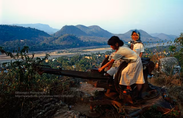 Co do Luang Prabang cua Lao nam 1996 dep co xua-Hinh-7