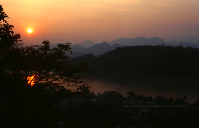 Cố đô Luang Prabang của Lào năm 1996 đẹp cổ xưa - Hình 8 Co do Luang Prabang cua Lao nam 1996 dep co xua-Hinh-8