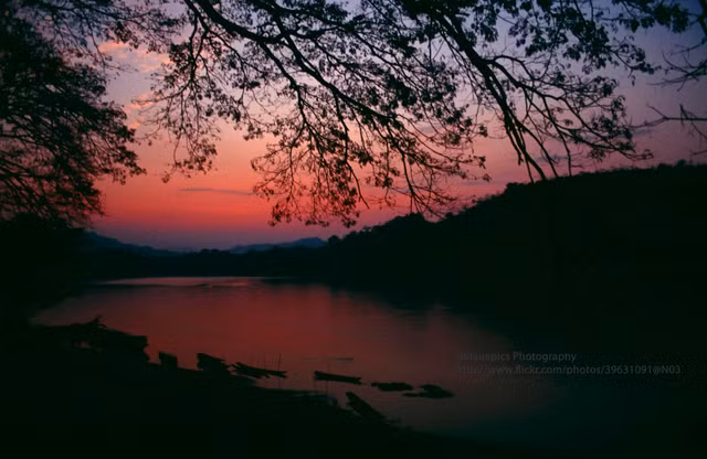 Co do Luang Prabang cua Lao nam 1996 dep co xua-Hinh-15