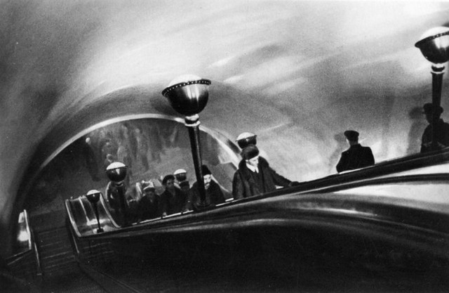 Vẻ tráng lệ của các ga tàu điện ngầm Moscow thuở sơ khai - Hình 13 Ve trang le cua cac ga tau dien ngam Moscow thuo so khai-Hinh-13