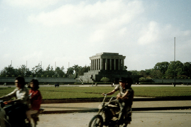Bồi hồi nhìn lại Quảng trường Ba Đình những năm 1980-1990 - Hình 4 Boi hoi nhin lai Quang truong Ba Dinh nhung nam 1980-1990-Hinh-4