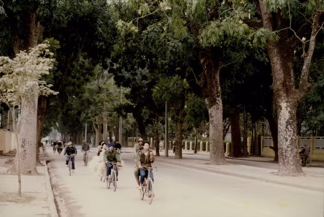 Giao thong Ha Noi nam 1990 cuc trai nguoc voi thoi nay (2)-Hinh-5