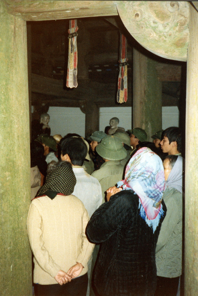 Bí ẩn những nơi thờ tự tâm linh của Hà Nội hơn 3 thập niên trước - Hình 7 Bi an nhung noi tho tu tam linh cua Ha Noi hon 3 thap nien truoc-Hinh-7