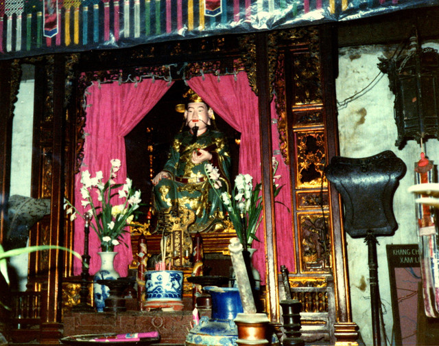 Bí ẩn những nơi thờ tự tâm linh của Hà Nội hơn 3 thập niên trước - Hình 3 Bi an nhung noi tho tu tam linh cua Ha Noi hon 3 thap nien truoc-Hinh-3