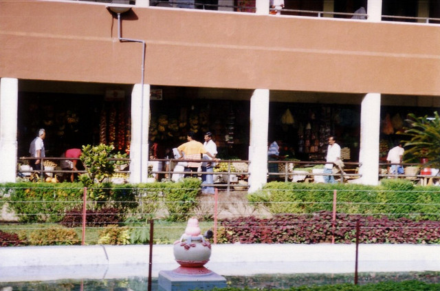 Trải nghiệm cuộc sống cực thú vị ở Sri Lanka năm 1993 - Hình 4 Trai nghiem cuoc song cuc thu vi o Sri Lanka nam 1993-Hinh-4