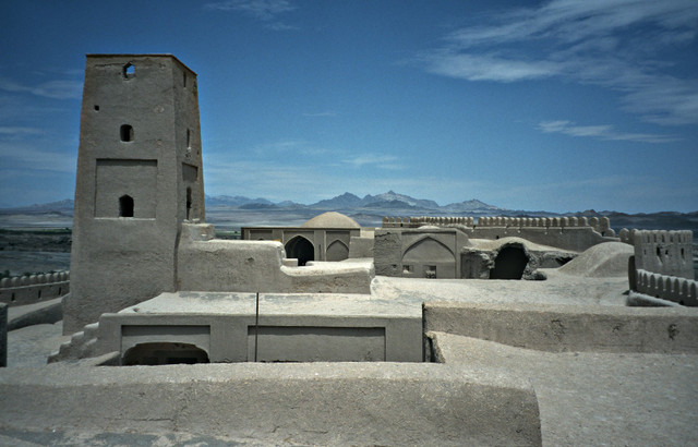 Loạt ảnh sinh động về cuộc sống muôn màu ở Iran năm 1996 - Hình 21 Loat anh sinh dong ve cuoc song muon mau o Iran nam 1996-Hinh-21