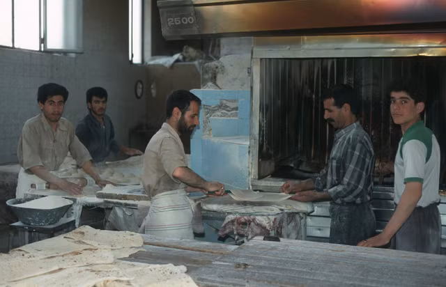 Loat anh sinh dong ve cuoc song muon mau o Iran nam 1996-Hinh-18