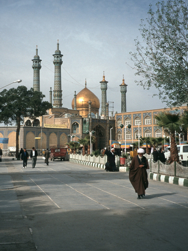 Loạt ảnh sinh động về cuộc sống muôn màu ở Iran năm 1996 - Hình 16 Loat anh sinh dong ve cuoc song muon mau o Iran nam 1996-Hinh-16