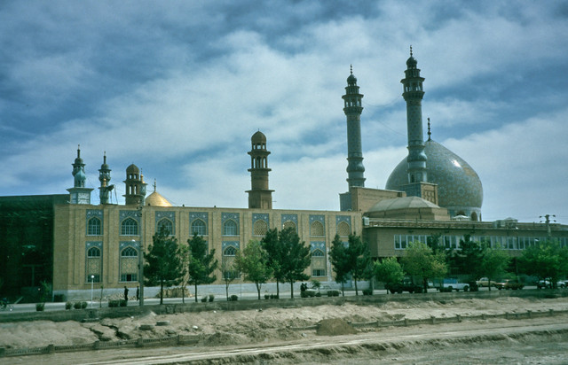 Loạt ảnh sinh động về cuộc sống muôn màu ở Iran năm 1996 - Hình 15 Loat anh sinh dong ve cuoc song muon mau o Iran nam 1996-Hinh-15