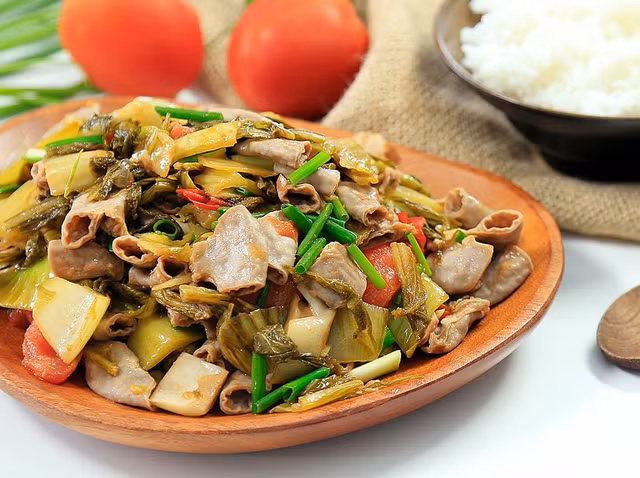 Nhung mon an tu lon cua nguoi Viet khien khach Tay lac dau le luoi-Hinh-2