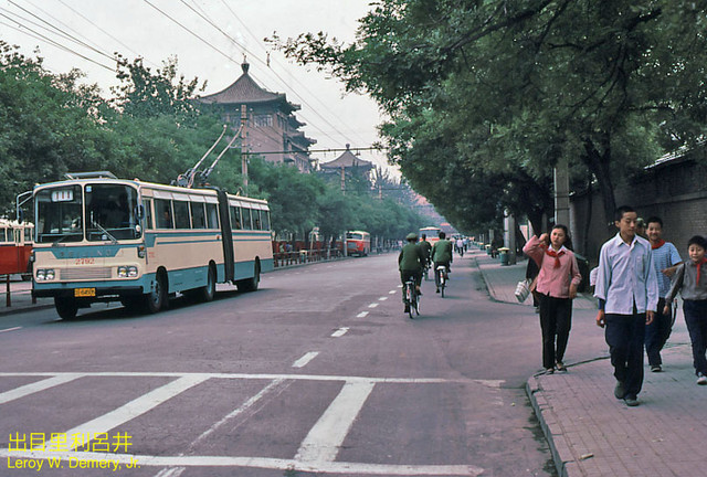 Ảnh thú vị về tiện giao thông độc đáo ở Bắc Kinh năm 1983 - Hình 6 Anh thu vi ve tien giao thong doc dao o Bac Kinh nam 1983-Hinh-6