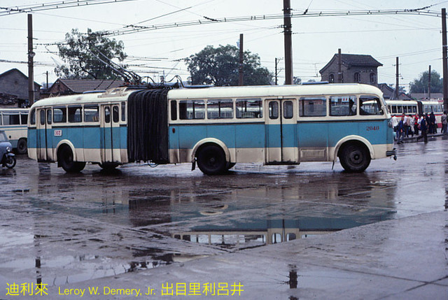 Ảnh thú vị về tiện giao thông độc đáo ở Bắc Kinh năm 1983 - Hình 4 Anh thu vi ve tien giao thong doc dao o Bac Kinh nam 1983-Hinh-4