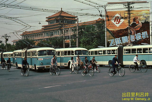 Ảnh thú vị về tiện giao thông độc đáo ở Bắc Kinh năm 1983 - Hình 7 Anh thu vi ve tien giao thong doc dao o Bac Kinh nam 1983-Hinh-7