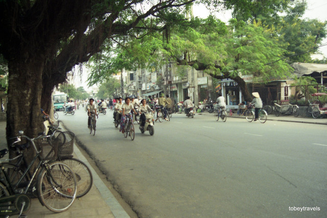 Ảnh độc: Hà Nội năm 1996 mộc mạc qua ống kính khách Tây Anh doc: Ha Noi nam 1996 moc mac qua ong kinh khach Tay