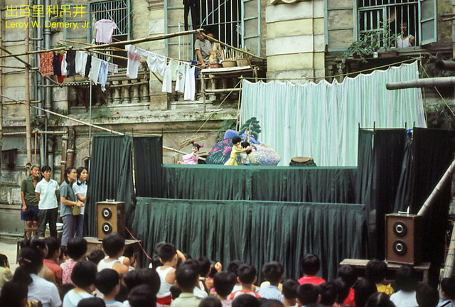 Thich thu voi loat anh sinh dong ve TP Quang Chau nam 1983-Hinh-11