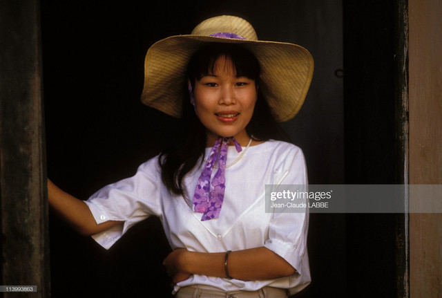 Người Hà Nội những năm 1994 qua loạt ảnh chân dung - Hình 4 Nguoi Ha Noi nhung nam 1994 qua loat anh chan dung-Hinh-4