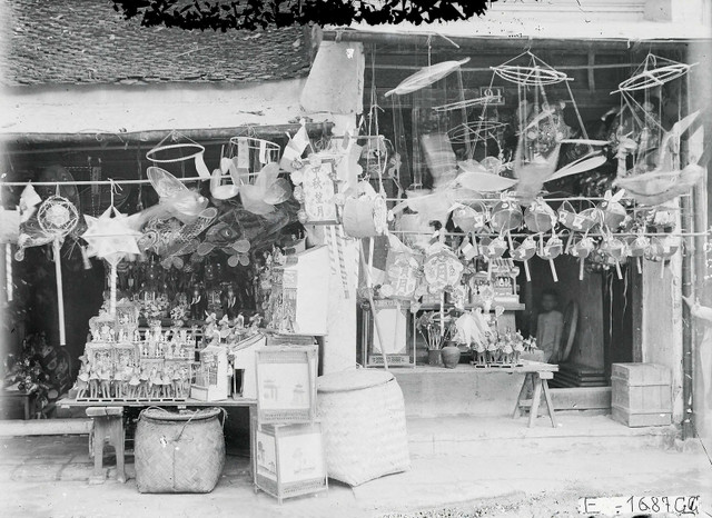 Tết Trung thu ở Hà Nội năm 1926 cực rực rỡ dù ảnh đen trắng - Hình 6 Tet Trung thu o Ha Noi nam 1926 cuc ruc ro du anh den trang-Hinh-6