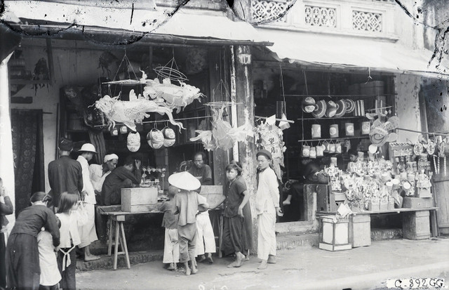 Tết Trung thu ở Hà Nội năm 1926 cực rực rỡ dù ảnh đen trắng - Hình 7 Tet Trung thu o Ha Noi nam 1926 cuc ruc ro du anh den trang-Hinh-7
