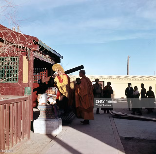 Loat anh dac sac ve the gioi tam linh o Ulan Bator nam 1962-Hinh-2