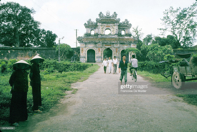 Khung cảnh bình dị ở Hoàng thành Huế năm 1989 - Hình 15 Khung canh binh di o Hoang thanh Hue nam 1989-Hinh-15