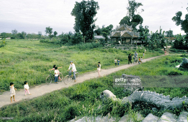 Khung cảnh bình dị ở Hoàng thành Huế năm 1989 - Hình 4 Khung canh binh di o Hoang thanh Hue nam 1989-Hinh-4