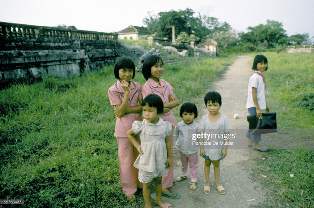 Khung cảnh bình dị ở Hoàng thành Huế năm 1989 - Hình 5 Khung canh binh di o Hoang thanh Hue nam 1989-Hinh-5