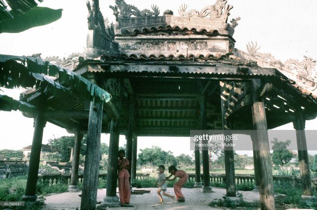 Khung cảnh bình dị ở Hoàng thành Huế năm 1989 - Hình 7 Khung canh binh di o Hoang thanh Hue nam 1989-Hinh-7