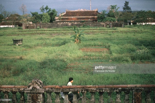 Khung cảnh bình dị ở Hoàng thành Huế năm 1989 - Hình 9 Khung canh binh di o Hoang thanh Hue nam 1989-Hinh-9