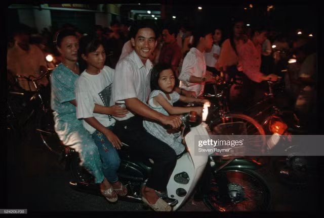 Ha Noi nam 1993 binh di duoi ong kinh nguoi My-Hinh-7