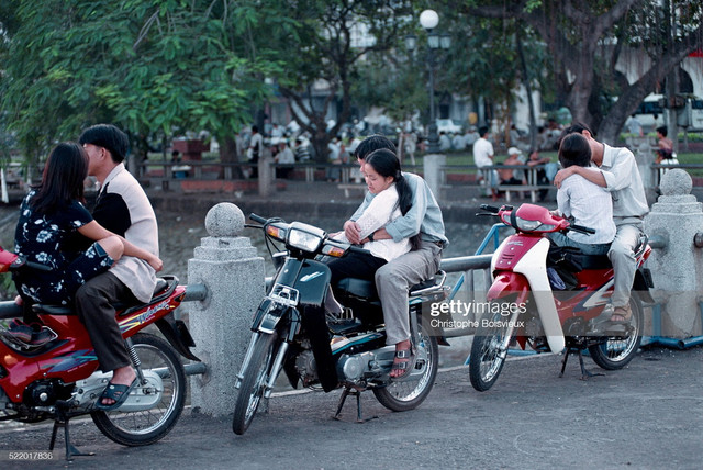 TP.HCM mùa xuân năm 1996 rực rỡ qua loạt ảnh quý - Hình 8 TP.HCM mua xuan nam 1996 ruc ro qua loat anh quy-Hinh-8