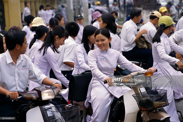 TP.HCM mùa xuân năm 1996 rực rỡ qua loạt ảnh quý - Hình 14 TP.HCM mua xuan nam 1996 ruc ro qua loat anh quy-Hinh-14