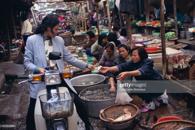 Hà Nội năm 1996 qua ảnh của tay máy người Pháp - Hình 2 Ha Noi nam 1996 qua anh cua tay may nguoi Phap-Hinh-2