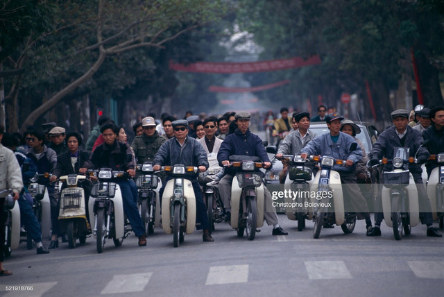 Hà Nội năm 1996 qua ảnh của tay máy người Pháp Ha Noi nam 1996 qua anh cua tay may nguoi Phap