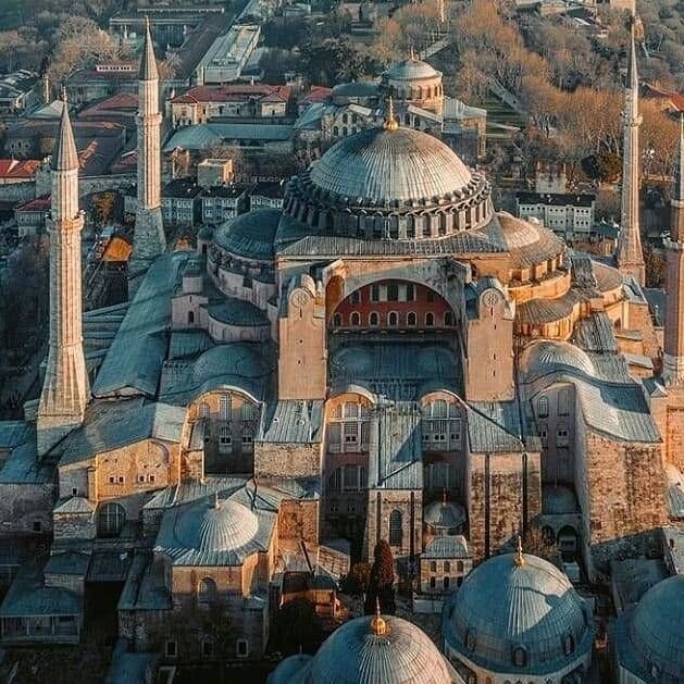 Bất ngờ về nhà thờ cổ nổi tiếng nhất đất nước Ukraine - Hình 3 Bat ngo ve nha tho co noi tieng nhat dat nuoc Ukraine-Hinh-3