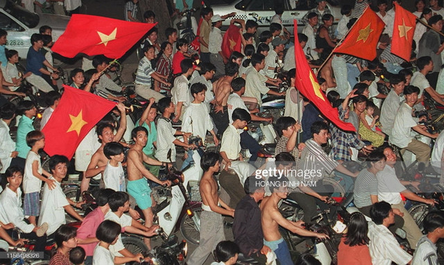 Việt Nam năm 1997 qua loạt ảnh cực độc - Hình 7 Viet Nam nam 1997 qua loat anh cuc doc-Hinh-7