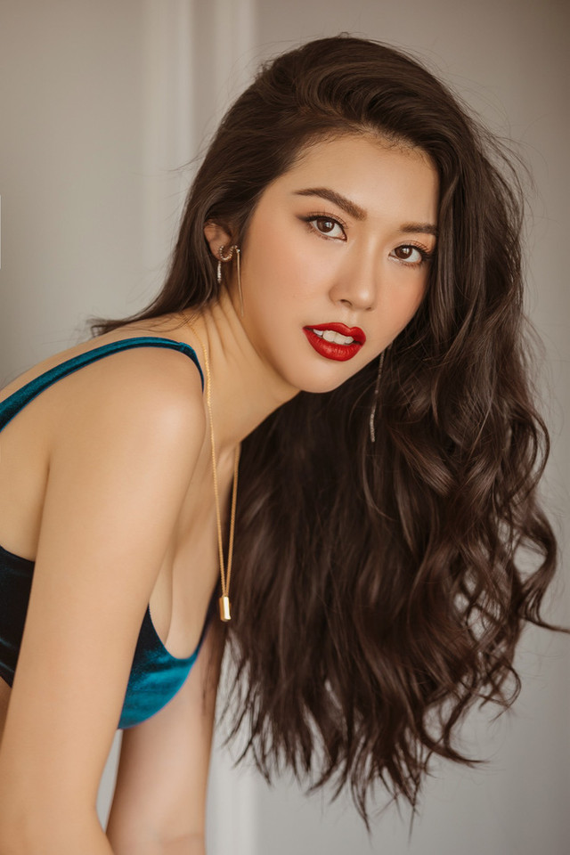 Loat anh mac noi y kho roi mat cua A hau Thuy Van-Hinh-12