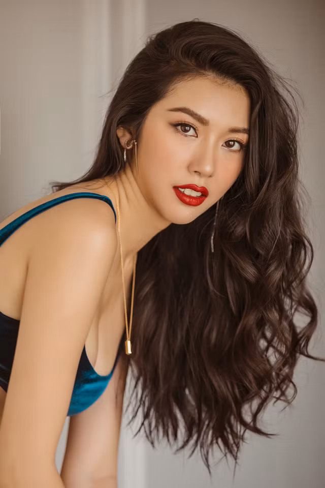 Loat anh mac noi y kho roi mat cua A hau Thuy Van-Hinh-12