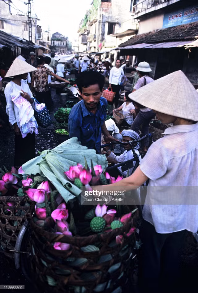 Nhung lat cat cuoc song moc mac cua nguoi Ha Noi nam 1994-Hinh-3